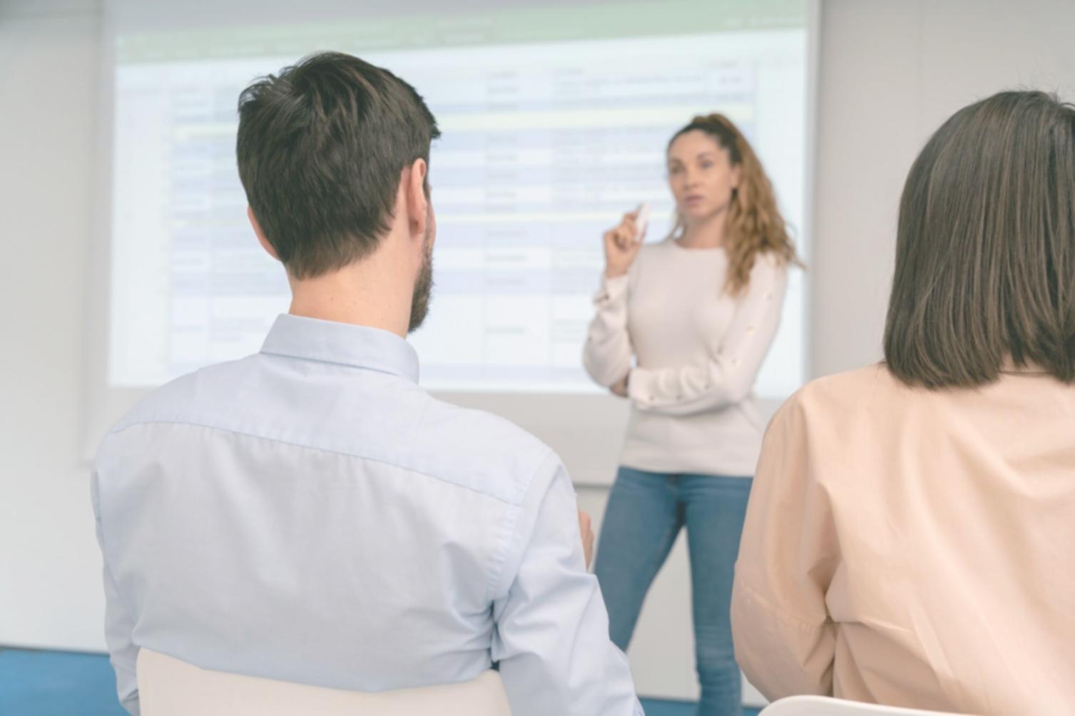 Financial analysis workspace for students